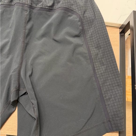 Lululemon Men’s Response Running Shorts Black - Picture 12 of 12
